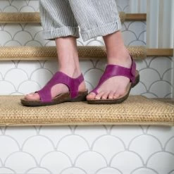 Dansko Reece Magenta Waxy Burnished -Dansko Footwear Outlet Store S23 ImgPDP ReeceMagenta