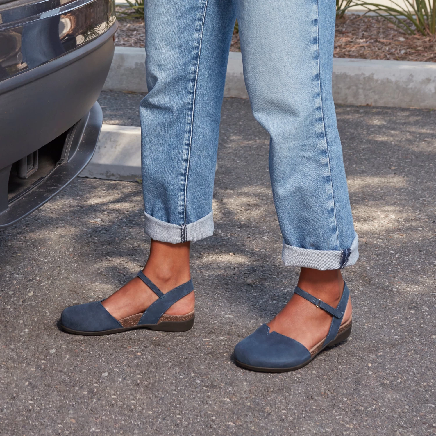 Dansko Rowan Navy Milled Nubuck 2 Dansko Rowan Navy Milled Nubuck - Image 2