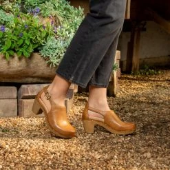 Dansko Sassy Tan Milled Burnished 9 Dansko Sassy Tan Milled Burnished -Dansko Footwear Outlet Store f23 ImgPDP SassyTan
